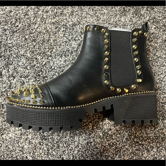 Black and gold spiked boots - Picture 5 of 5